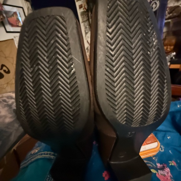 BEST Boots you can find..  lined with 100% wool to keep your feet warm n dry!! - Picture 10 of 14